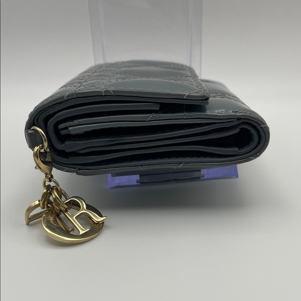 Dior Gray/Blue Quilted Women's Patent Compact Wallet w removable charm - Picture 6 of 16